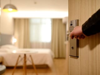 COVID-19: Caring for a sick person at home? Follow these precautions