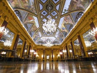 Grand but empty, Italian hotels await tourists