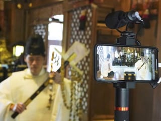Photos: Shrine in Japan offers solace to those at home