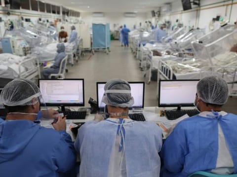View of the Intensive Care Unit treating COVID-19 coronavirus patients in the Gilberto Novaes Hospital in Manaus, Brazil, on May 20, 2020.  Brazil has seen a record number of coronavirus deaths as the pandemic that has swept across the world begins to hit Latin America with its full force. / AFP / MICHAEL DANTAS