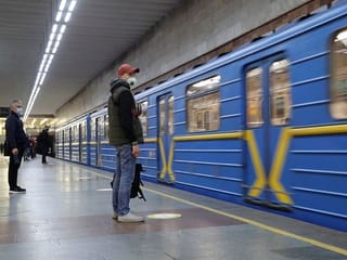 In pictures: Kiev metro opens after lockdown