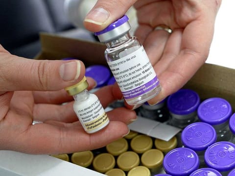 FILE PHOTO: A nurse holds a bottle of the Pandemrix H1N1 flu vaccine (R) and a bottle of the vaccine's adjuvant (L) at a health centre in Burgos.