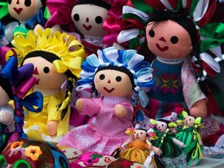 Mexican artisans exchange typical crafts for food