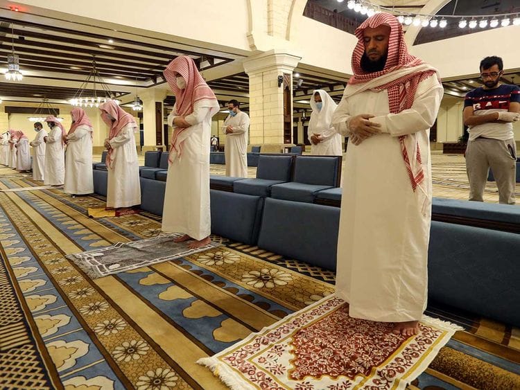 Saudi Arabia mosque prayer