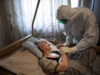 Russian Orthodox priest tends to Moscow's COVID-19 patients