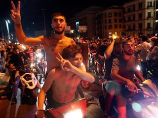 Pictures: Lebanese protesters pour into streets as currency crashes 