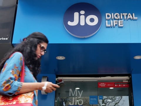  Indian billionaire Mukesh Ambani’s Jio Platforms Ltd. is working with Qualcomm Inc. to develop 5G solutions and accelerate efforts to bring the high-speed network to India.