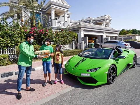 Mangoes in Dubai delivered in a Lamborghini