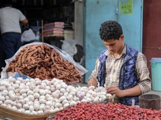 Yemenis turn to herbal remedies as fears mount over COVID-19 toll