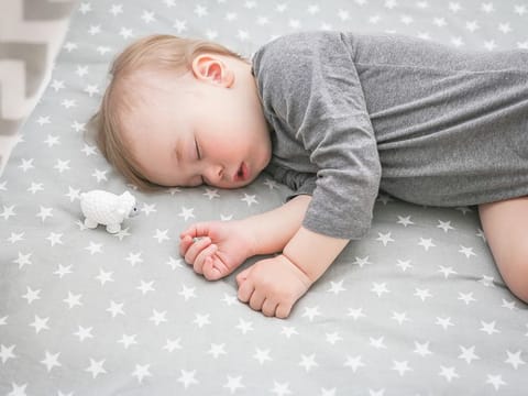 Hayley Bukhamsin founder of The Gentle Mama uses an attachment-based approach, helping families ease their way into the land of snooze