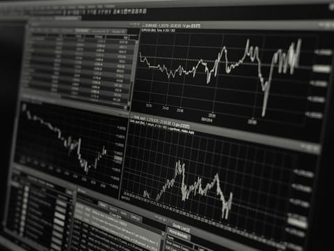Can trading apps provide the depth of insight that years spent on the trading floors or careful tracking can offer?
