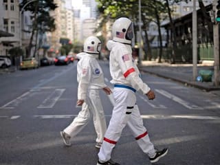 Brazilian couple wear 'spacesuits' to fight COVID-19