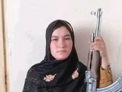 Qamar Gul, who was inside the house, took an AK-47 gun the family had and first shot dead the two Taliban fighters who killed her parents, and then injured a few others