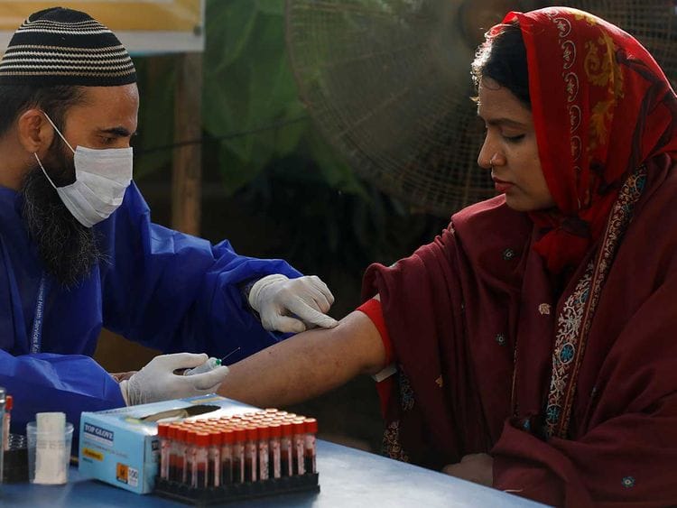 Blood sample test paramedic gloves Pakistan Karachi