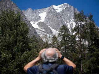Italian resort evacuated over risk of falling Mont Blanc ice