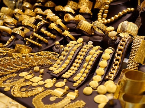 Gold prices have been riding high. Crossing $2,200, $2,300 and even $2,400 in a short span. Jewellery shoppers are not the only ones to feel concerned.