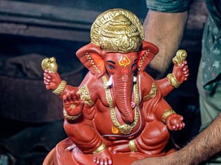 Indian Muslim artisan fights COVID-19 slowdown with Hindu idols