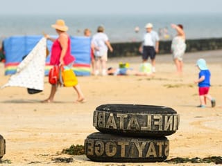 Ford’s custom tyres imprint safety messages on sand!