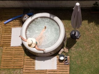 Splash! COVID-19 spawns portable pool fad in Spain
