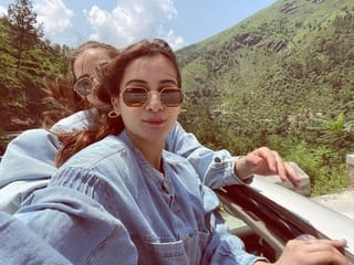 From Minal Khan to Ayeza Khan, Pakistani celebrities enjoy the lighter side of life  
