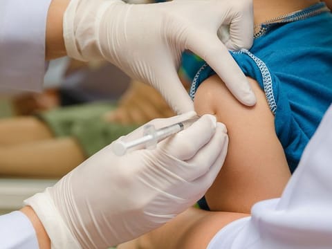 The flu vaccine must be taken by all classes of people, doctors say.
