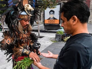 Photos: Pre-hispanic dancers perform energy cleansing rituals