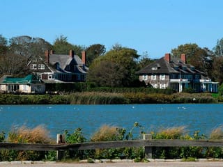Amid pandemic, crime spike, rich New Yorkers cocoon in plush Hamptons
