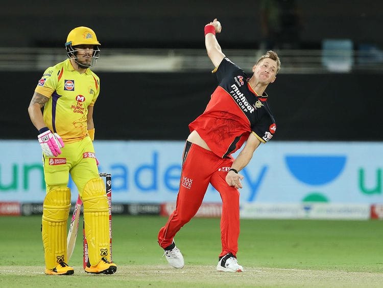 Chris Morris of Royal Challengers Bangalore bowles. 