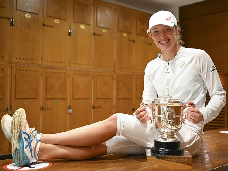 Iga Swiatek with the French Open trophy
