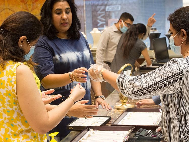 STOCK Dubai gold shopping