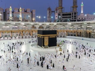 Saudis and expats pray inside Grand Mosque for first time in seven months