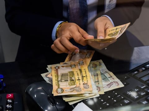 Planning on remitting Indian rupee, Pakistan rupee or Philippine peso? Here’s how you can take advantage of remittance-beneficial rates and when.
