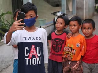 Indonesians collect old phones to help students get online
