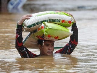 In Pictures: Typhoon Vamco lashes Philippines' main Luzon island