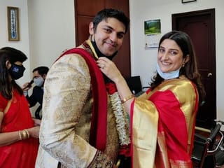 Look: Indian expats in viral Dubai school proposal wed with ‘Big Bus Baraat’ in Bollywood style amid COVID-19

