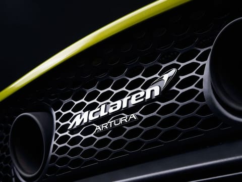 Although McLaren has the P1TM hybrid hypercar from 2012 and the more recent Speedtail Hyper-GT in its range, the Artura is the marque’s first High-Performance Hybrid series production supercar.