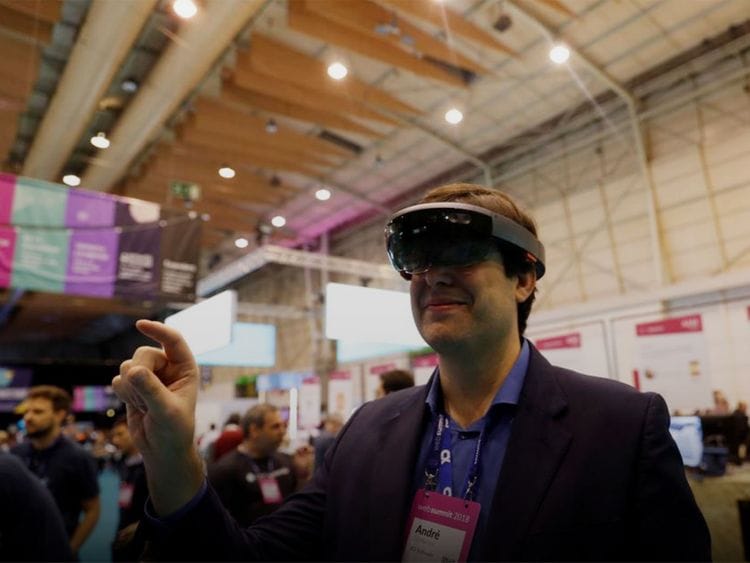 virtual reality (VR)