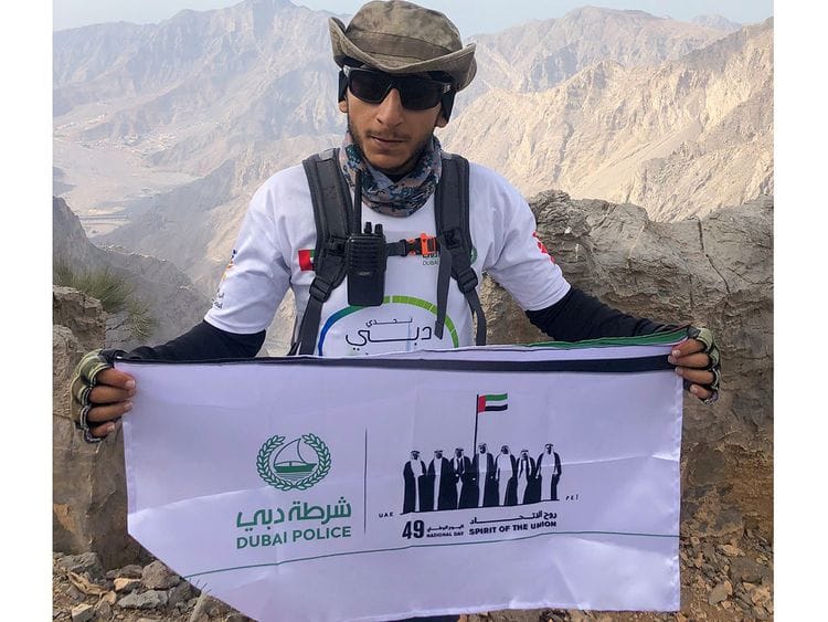 Dubai-Policeman-raises-Spirit-of-the-Union-banner-on-Jais-(2)-1606989032564