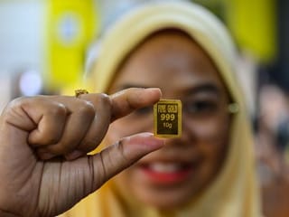Malaysian goldsmiths mould a profit out of COVID-19 pandemic