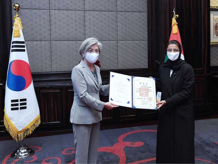 Noura Bint Mohammed Al Kaabi, Minister of Culture and Youth Kang Kyung-wha, Foreign Minister of South Korea