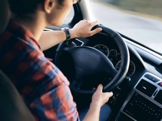 How can I convert my Omani driving licence to a UAE driving licence?