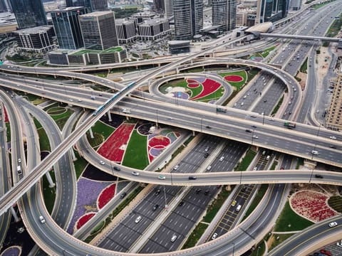 A new lane was added near the first interchange of the SZR in the direction of Sharjah nearby Dusit Hotel, with a capacity of 1,800 vehicles per hour. 