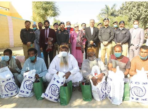 Abrar ul Haq, Chairman, Pakistan Red Crescent Society, and other officials on the occasion of farewell ceremony for the repatriating Bangladeshi detainees at Malir Jail of Karachi.
