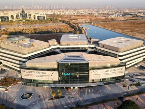 The Dh1.5 billion Fakeeh University Hospital opened in Silicon Oasis, Dubai has 350 beds and five specialised centres. The hospital is now open to welcome patients.