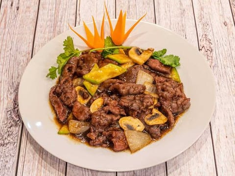 Chinese veal and vegetables with noodles