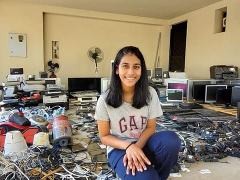 When Riva Tulpule moved house a few years ago, she found lots of disused electronics while helping her mom clear out drawers. This sparked the beginning of her campaign ‘WeCareDXB’. 