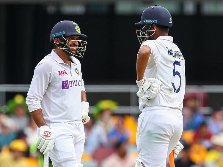  Shardul Thakur, left, and teammate Washington Sundar
