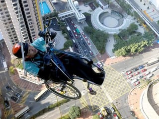 Photos: In wheelchair, paraplegic Lai Chi-wai climbs up skyscraper in Hong Kong