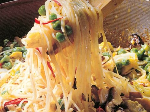 Chef Ken Hom's Curry Rice Noodles with Vegetables 