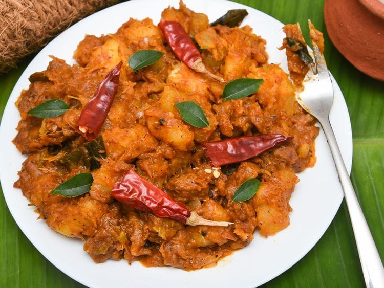 Ellum Kappayum (cassava cooked with spicy, curried beef ribs) Some call it Kappayum irachiyum, others call it Kappa Biriyani